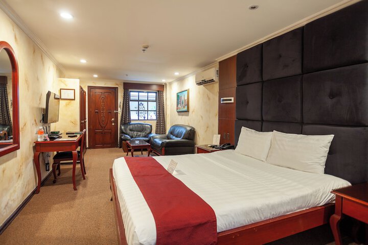 Room 15 of 38
