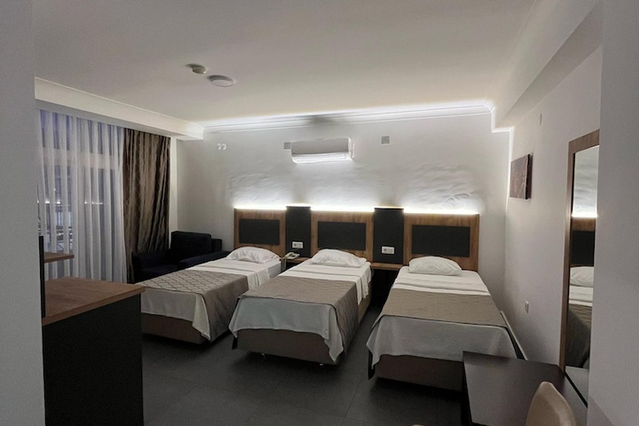 Room 6 of 70