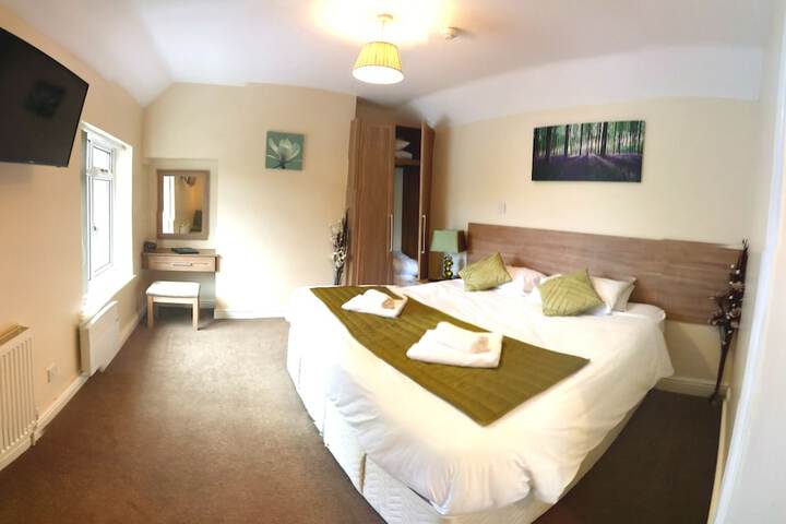Room 5 of 102