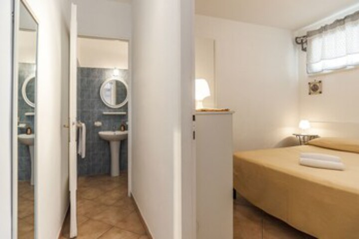 Room 27 of 73