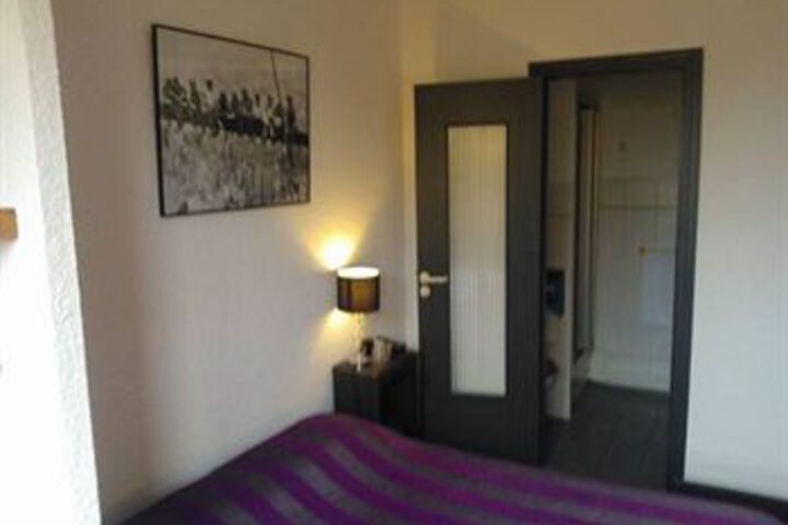 Room 8 of 15