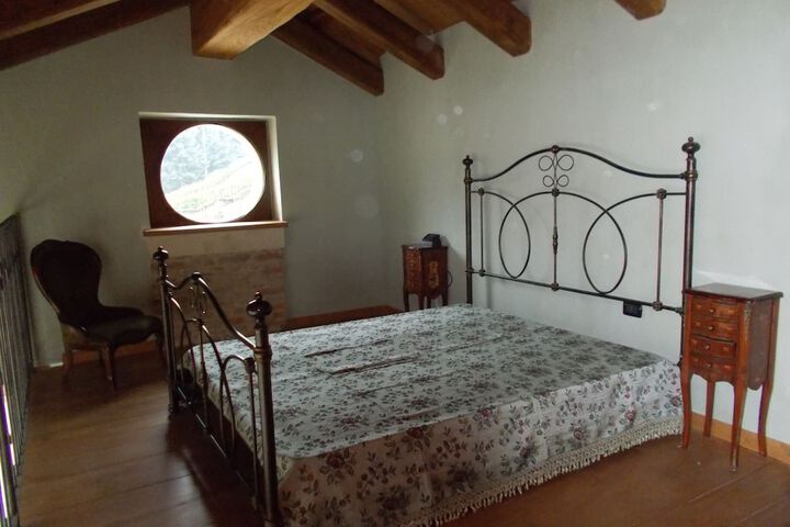 Room 6 of 38