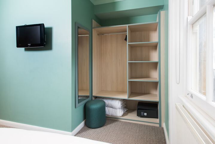Room 25 of 69