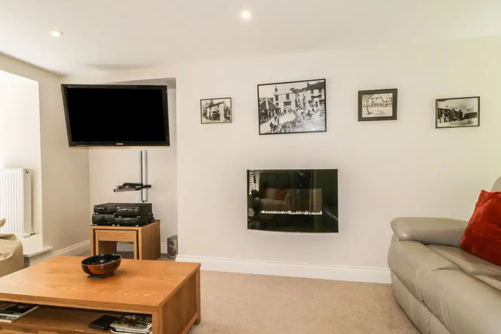 Room 5 of 16