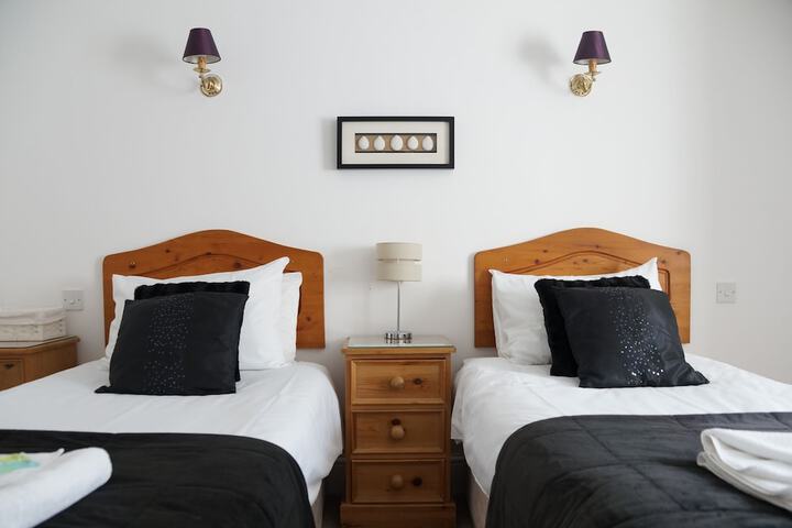 Room 2 of 61