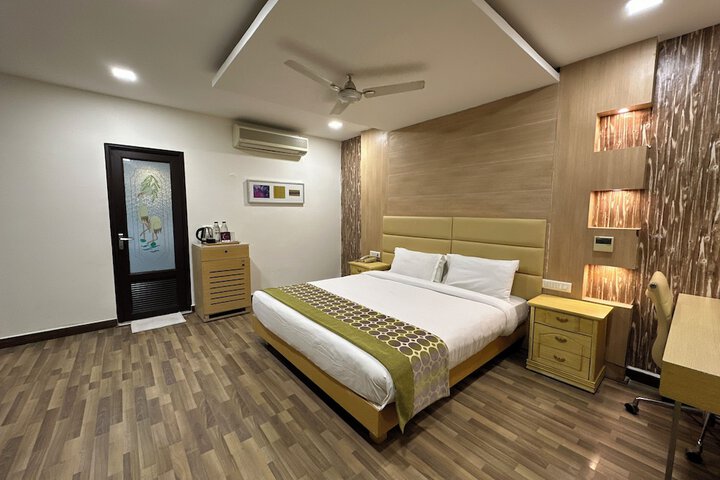 Room 4 of 20