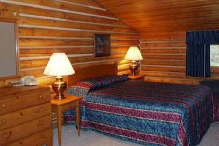 Room 6 of 10