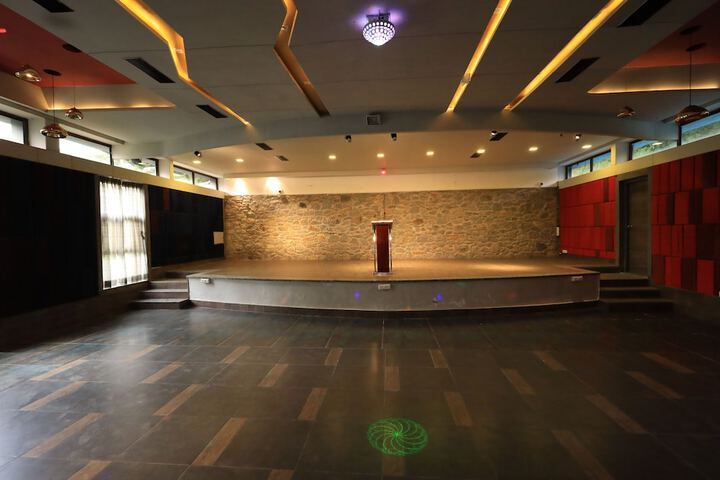 Ballroom/Hall 58 of 74
