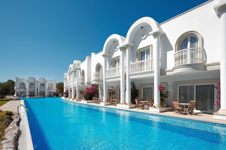 Pool 115 of 273