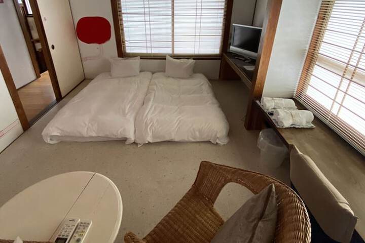 Room 10 of 101