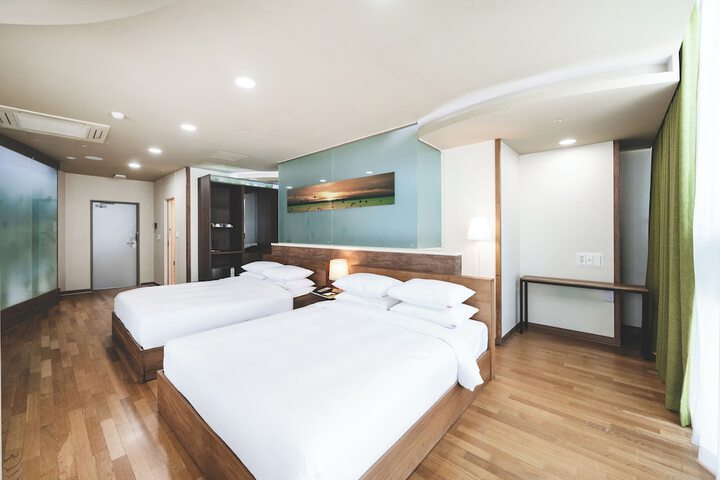 Room 93 of 151