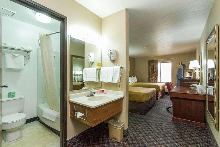 1 Queen Bed (7 of 16)