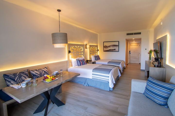 Room 5 of 76