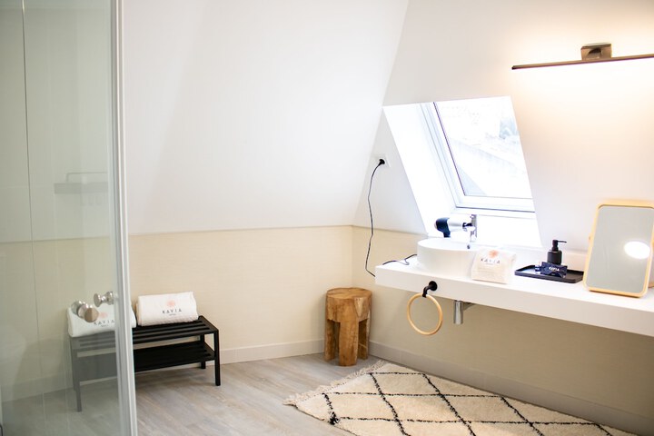 Room 32 of 57