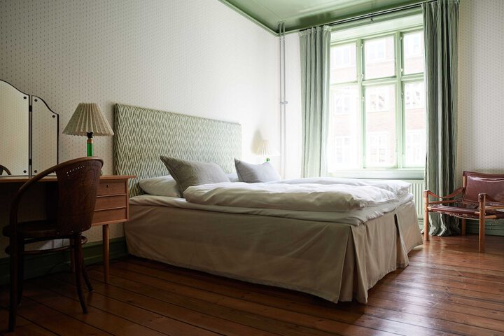 Room 2 of 35