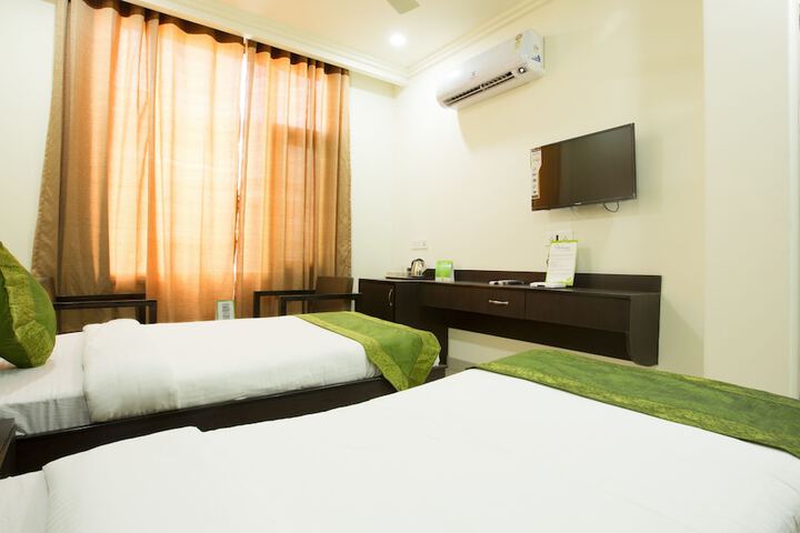 Room 8 of 32