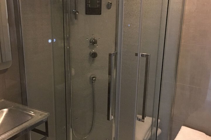Room 95 of 133