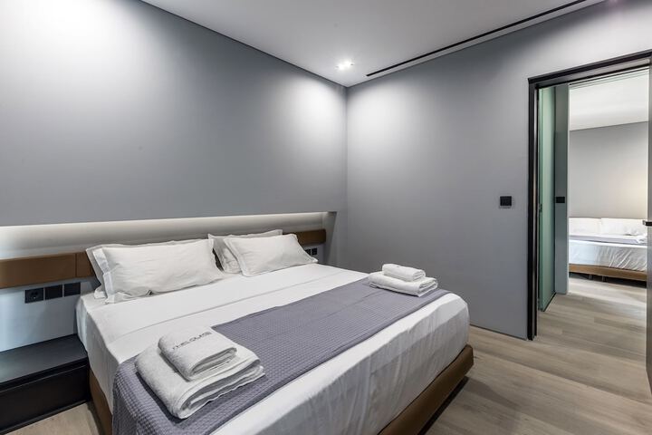 Room 32 of 182