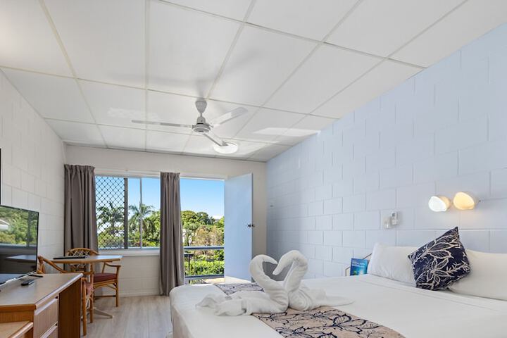 Room 7 of 28