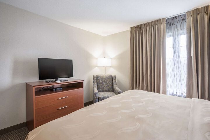 1 King Bed (21 of 21)