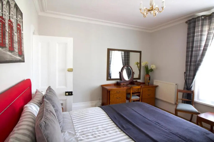 Room 2 of 17
