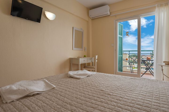 Room 19 of 38