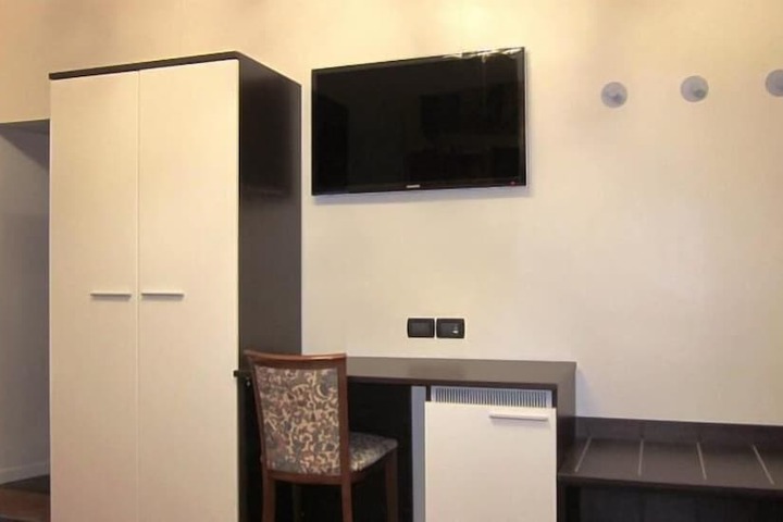 Room 6 of 54