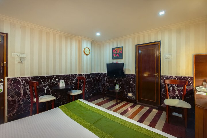 Room 13 of 36