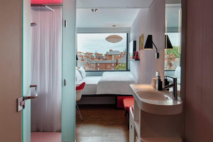 Room 14 of 71