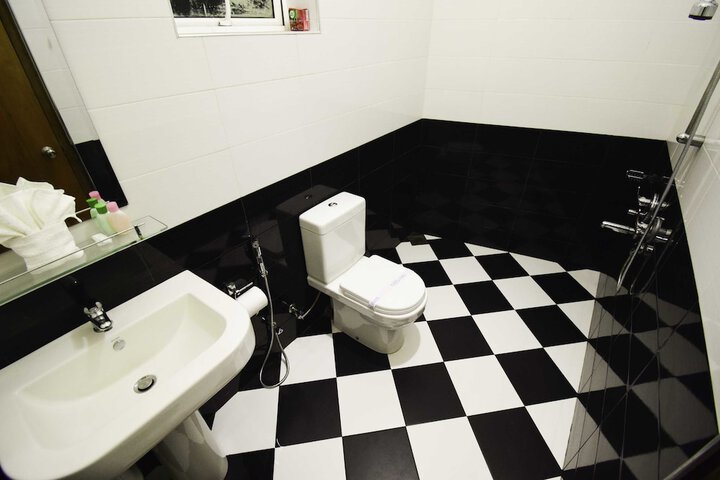Room 18 of 25
