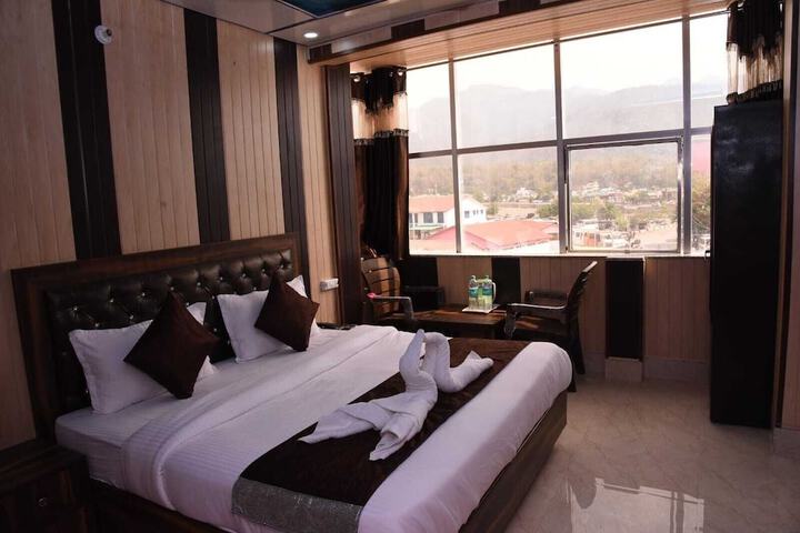 Room 12 of 24
