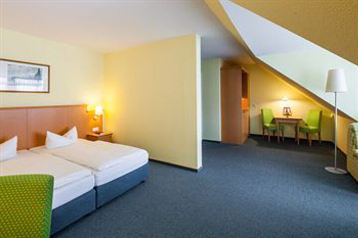 Room 6 of 16