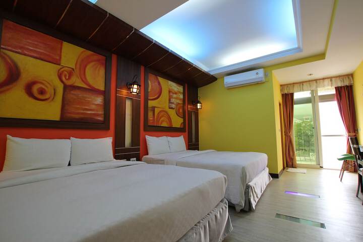 Room 13 of 33