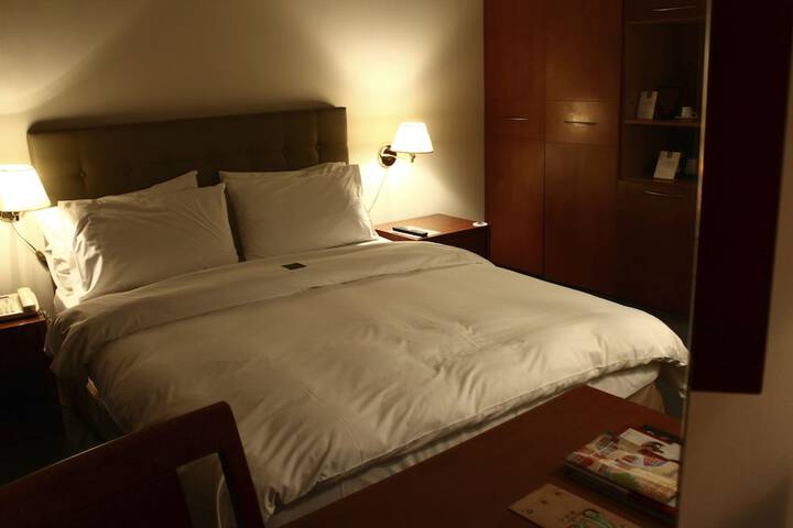 Room 12 of 63