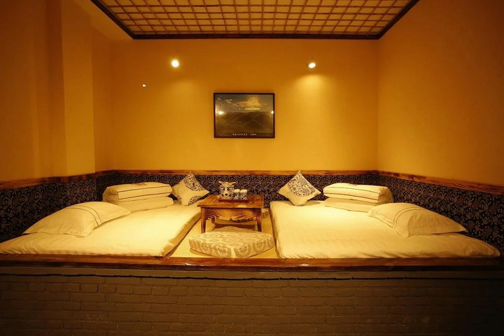 Room 5 of 16