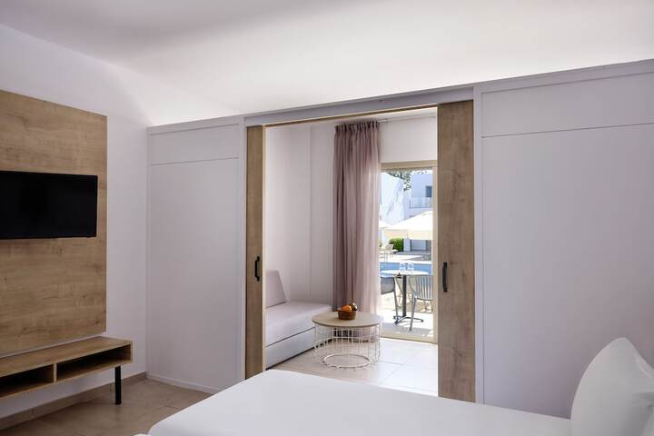 Room 6 of 35