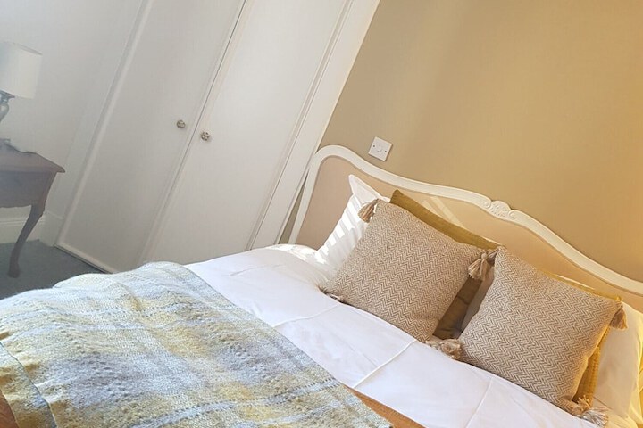 Room 4 of 20