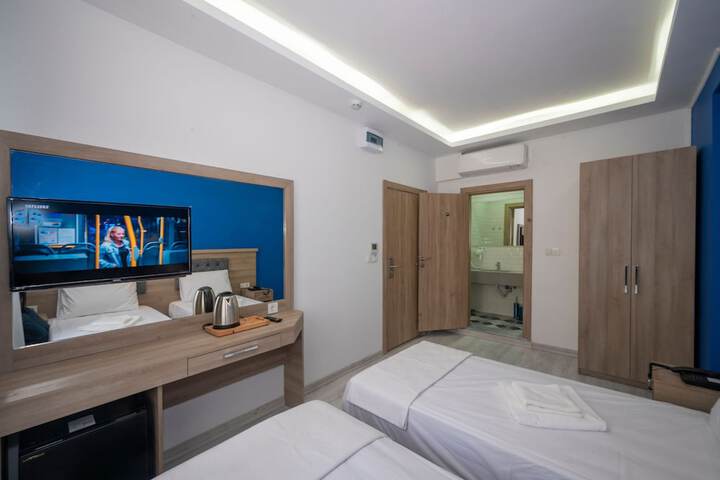 Room 12 of 22