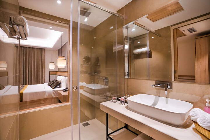 Room 32 of 51