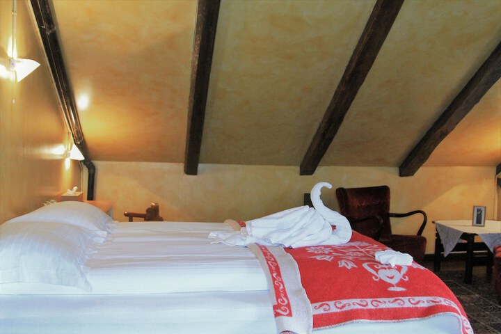 Room 13 of 53