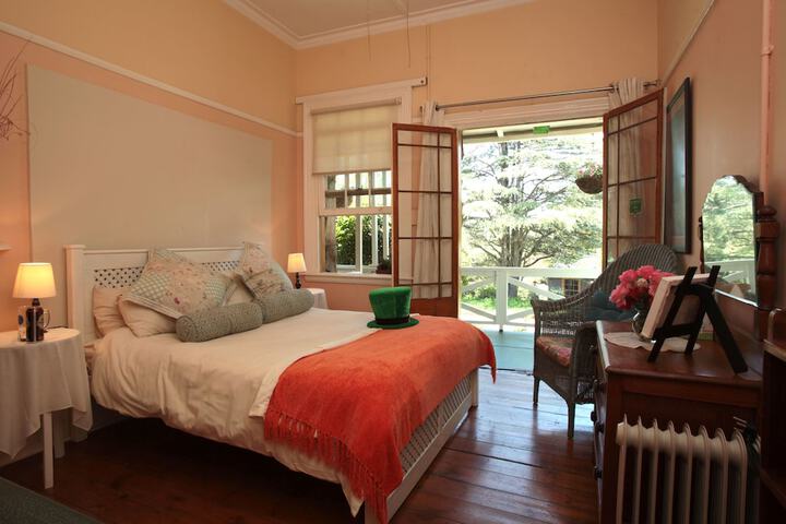 Room 3 of 43