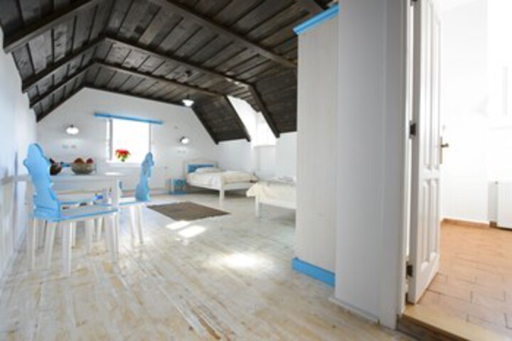 Room 9 of 15