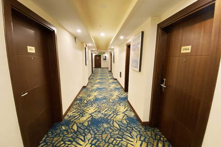 Ballroom/Hall 33 of 37
