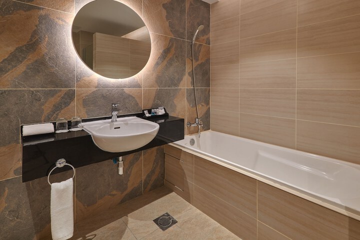 Room 15 of 35