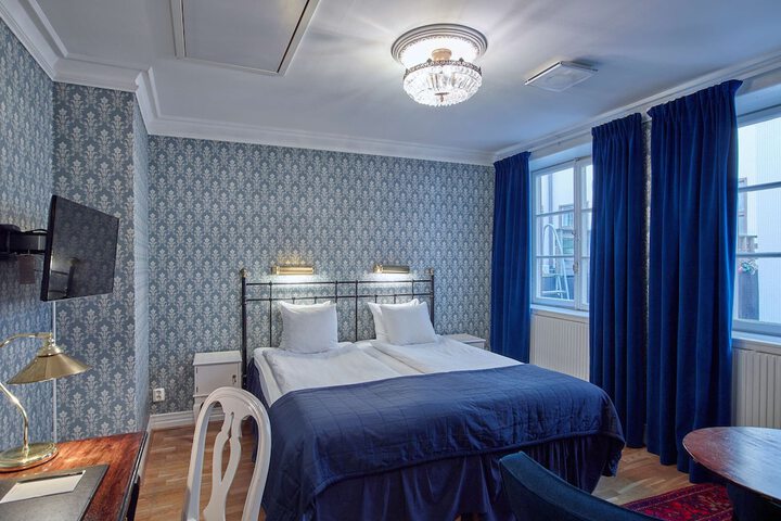 Room 6 of 33
