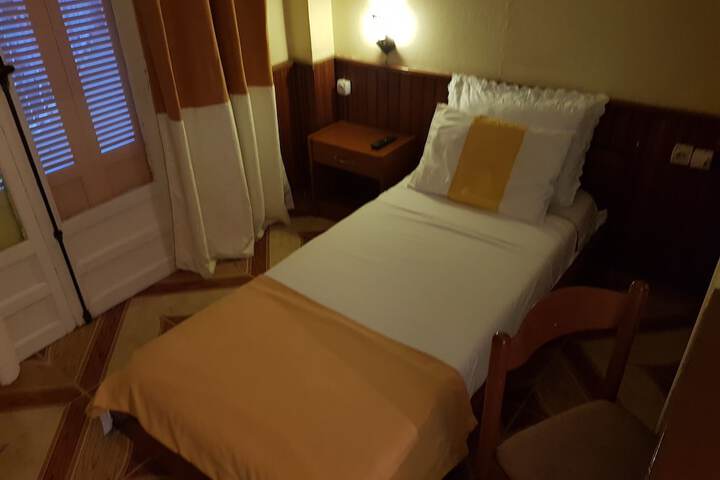 Room 6 of 33