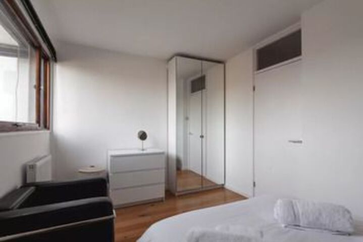 Room 5 of 10