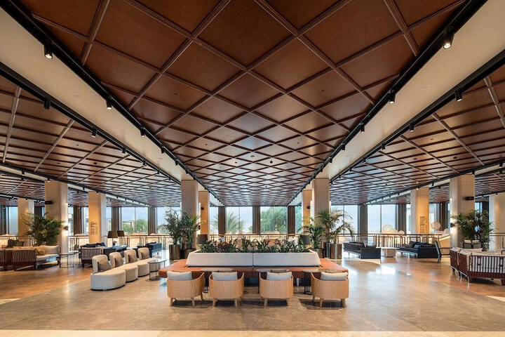 Entrance & Lobby