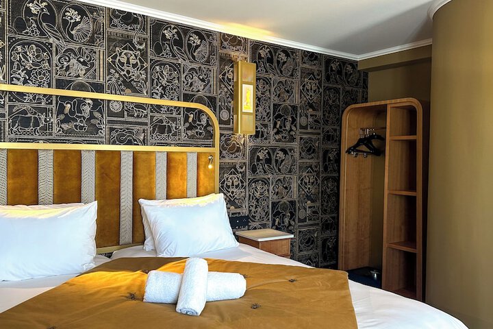 Room 11 of 28