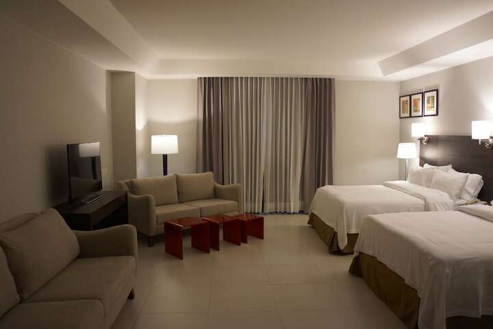 Room 5 of 68